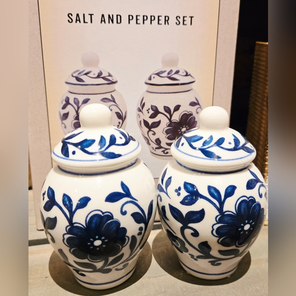 Blue and White Floral Salt and Pepper Set New - Picture 8 of 10